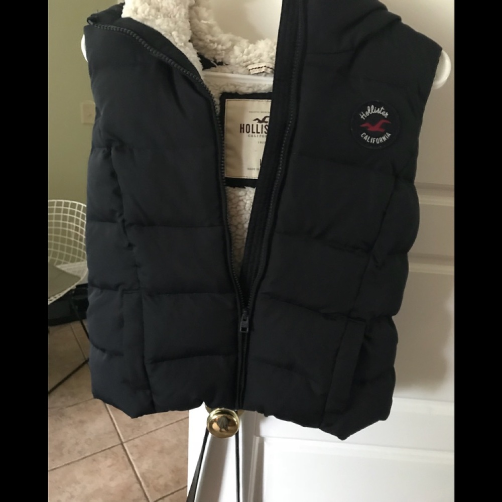 Hollister vest size L